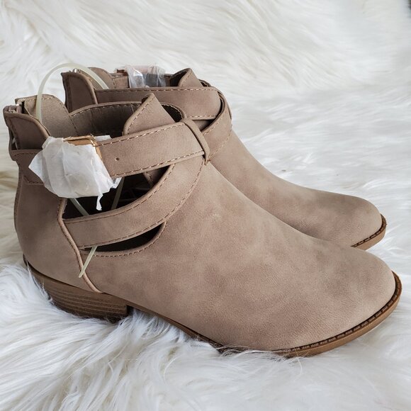 Top Moda Suede Taupe Back Zip Ankle Cut-Out Heeled Booties SZ 5 - Picture 1 of 10